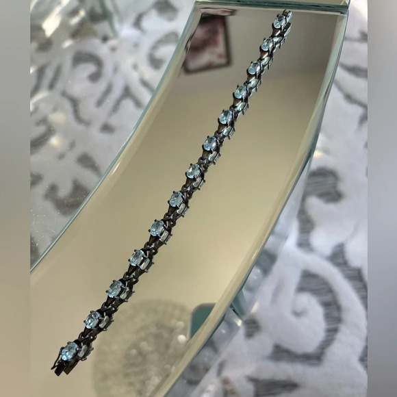 Aquamarine gemstone clasp bracelet - Picture 2 of 3